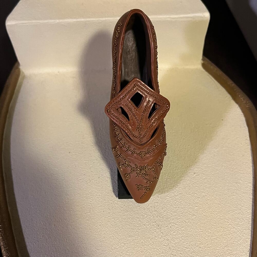 Just the Right Shoe Courtly Riches